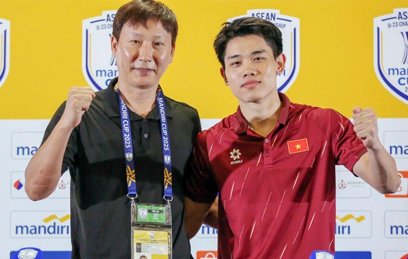 HLV Kim Sang-sik đối mặt với bài toán nhân sự khi Đình Bắc vắng mặt tại trận ra quân ASEAN Cup 2026.