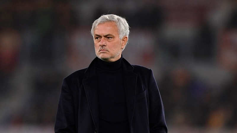 Jose Mourinho – Biểu tượng bất diệt của tư duy thực dụng và nghệ thuật chiến thắng trong bóng đá hiện đại.