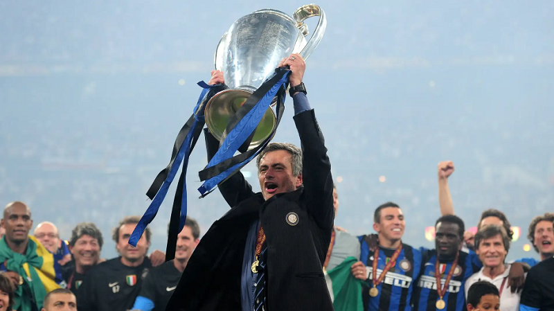 Đỉnh cao chiến thuật của Mourinho là cú ăn ba vĩ đại cùng Inter Milan năm 2010 với lối chơi phòng ngự khoa học.