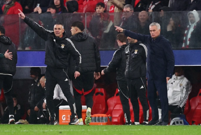 Vị thế "Bố già" của Mourinho trong kỷ nguyên mới, nơi kinh nghiệm và bản lĩnh vẫn là giá trị không thể thay thế.