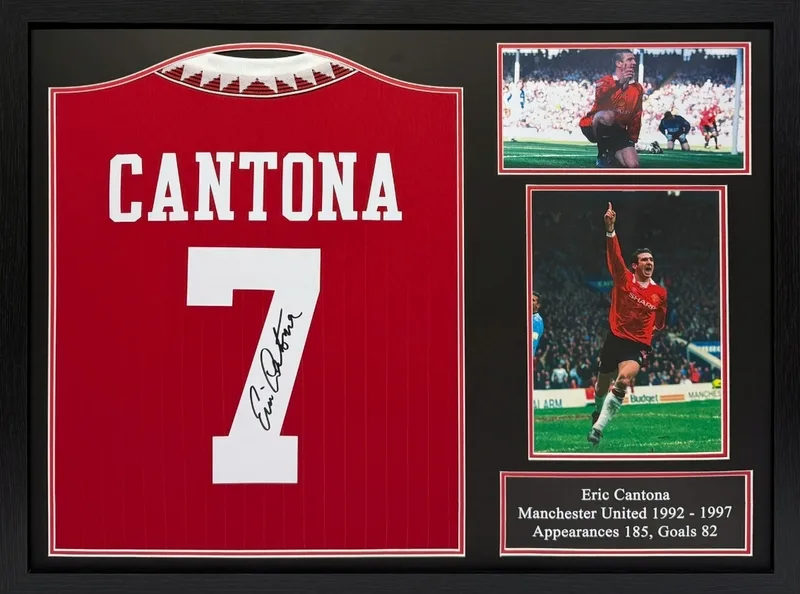 Chiếc áo số 7 của Cantona trở thành biểu tượng đặc biệt trong lịch sử Manchester United.