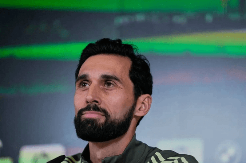 Chân dung HLV Álvaro Arbeloa – Người kế thừa di sản vĩ đại tại Santiago Bernabéu.