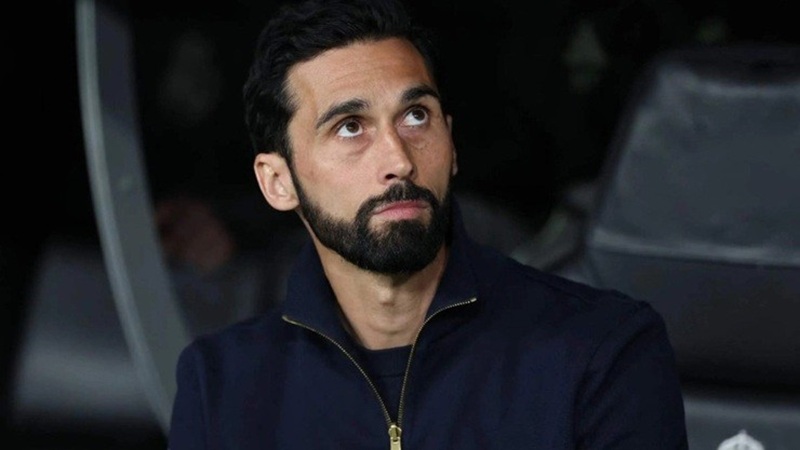 Sự uy nghiêm và tầm ảnh hưởng của "người anh cả" Arbeloa đối với dàn siêu sao Real Madrid.