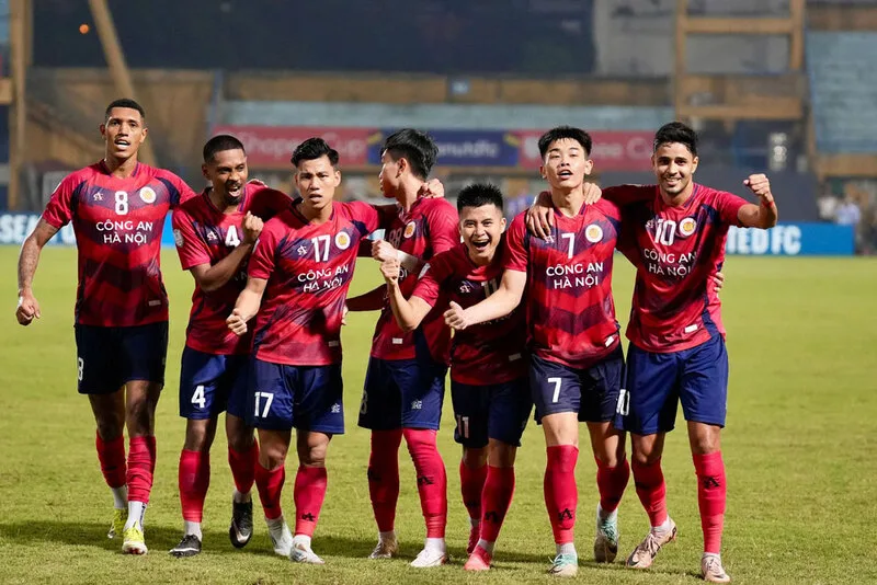 Sau chức vô địch V.League, HLV Polking và CAHN hướng đến mục tiêu cạnh tranh ở đấu trường châu Á với yêu cầu cao hơn.