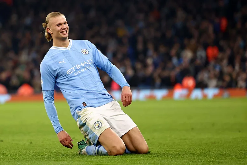 Erling Haaland là tiền đạo người Na Uy, hiện thi đấu cho Manchester City và nổi bật với khả năng săn bàn